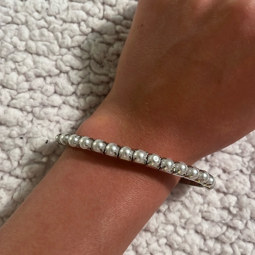 Pearl bracelet